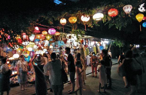 ナイトマーケットへご案内